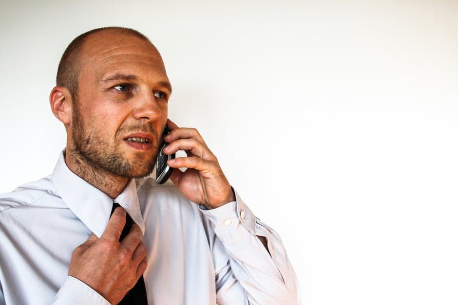 Sara Grillo - Financial advisor on the phone